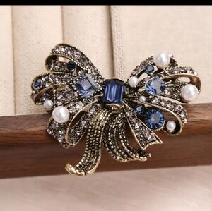 🆕️ NAVY RHINESTONE & PEARL ANTIQUED GOLD-TONE NOW BROOCH PIN